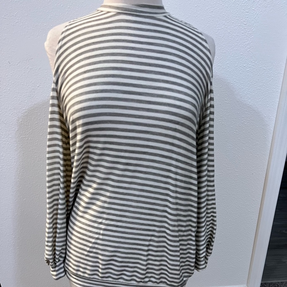 white longsleeve cold shoulder stripe top